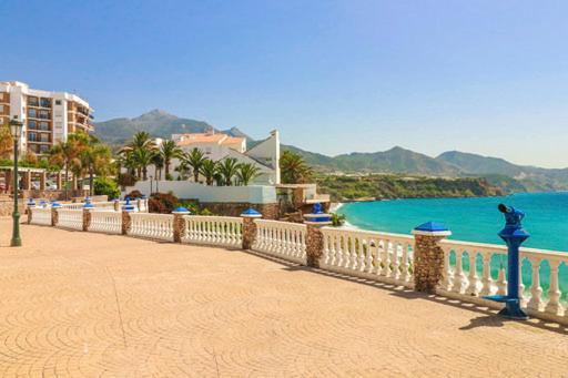 Capistrano Village B, 1 Bedroom + Free Wi-Fi Nerja Kültér fotó