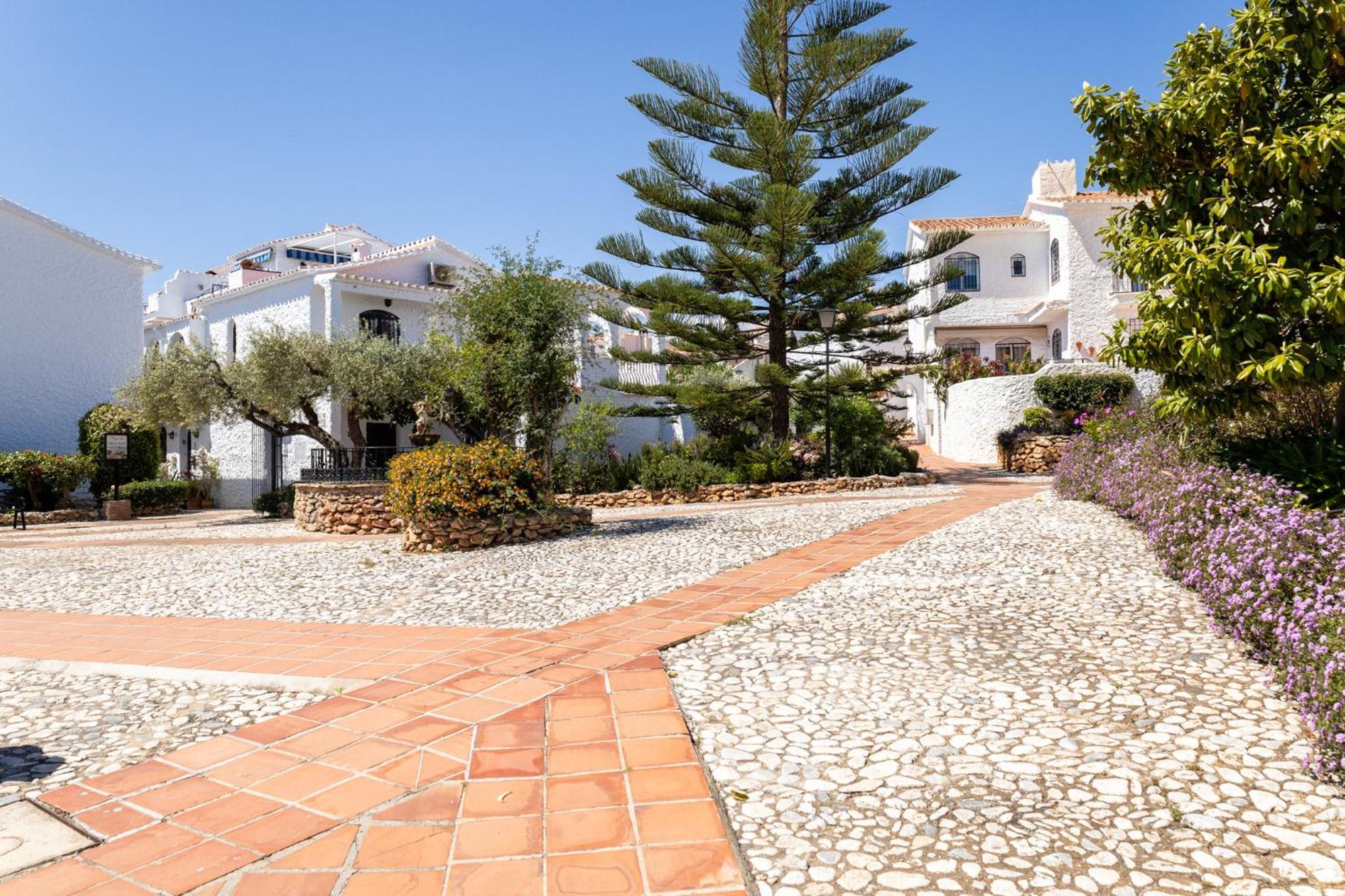 Capistrano Village B, 1 Bedroom + Free Wi-Fi Nerja Kültér fotó