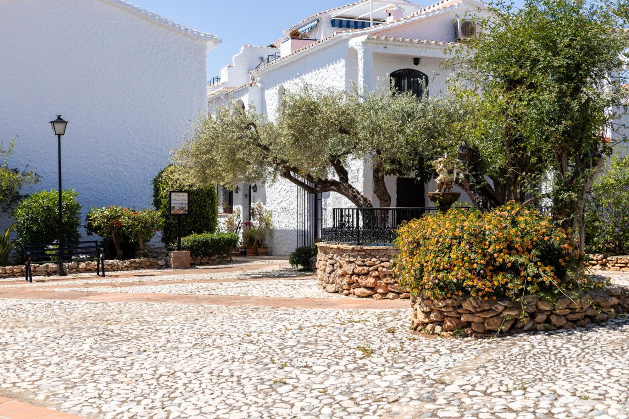 Capistrano Village B, 1 Bedroom + Free Wi-Fi Nerja Kültér fotó