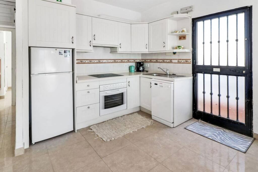 Capistrano Village B, 1 Bedroom + Free Wi-Fi Nerja Kültér fotó